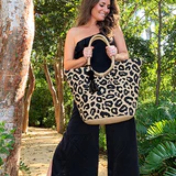 Essentia, Jute Tote with Tassel - Picture 4 of 8